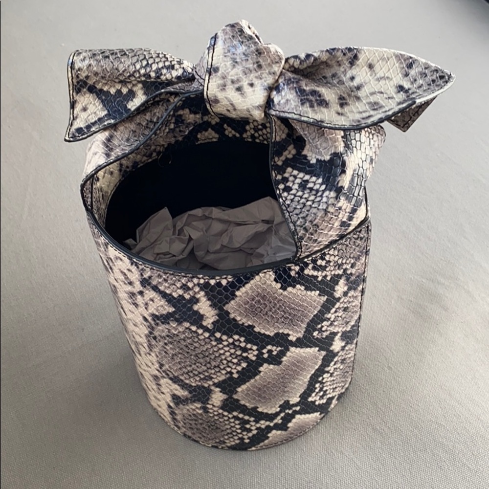 New Ulla Johnson Python Bucket bag - Picture 3 of 3